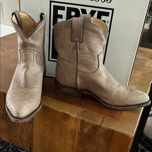 Frye womens Light Brown Western Boots